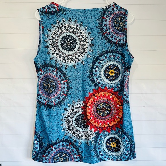 Medallion Print Vneck Tank Top - M - Picture 6 of 7
